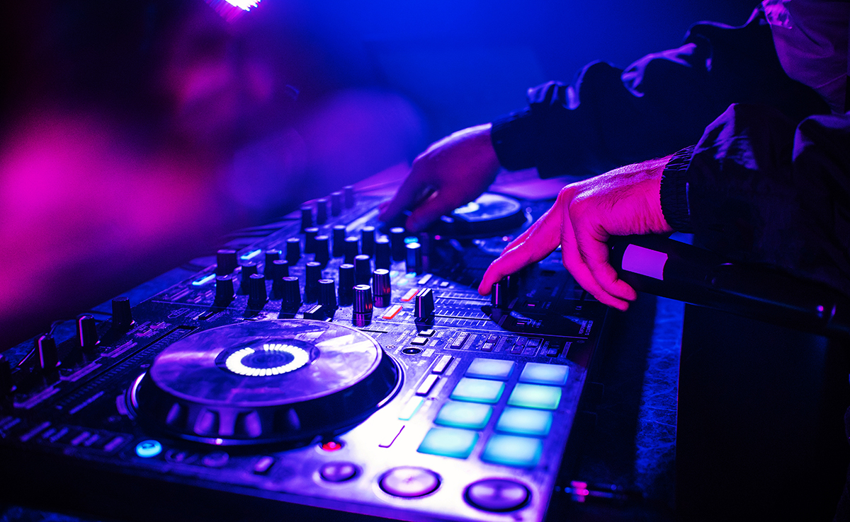 DJ professionnel pour soirée CSE, groupe et association !