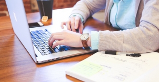 Comment le comité d'entreprise peut trouver des prestations pas chères grâce à internet ?
