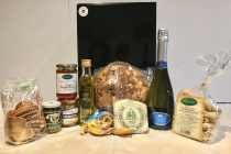 Un grand coffret noir 43 x 32 x 16 cm Un Vino Spumante CA ERNESTO 75cl Un Panettone artisanal a